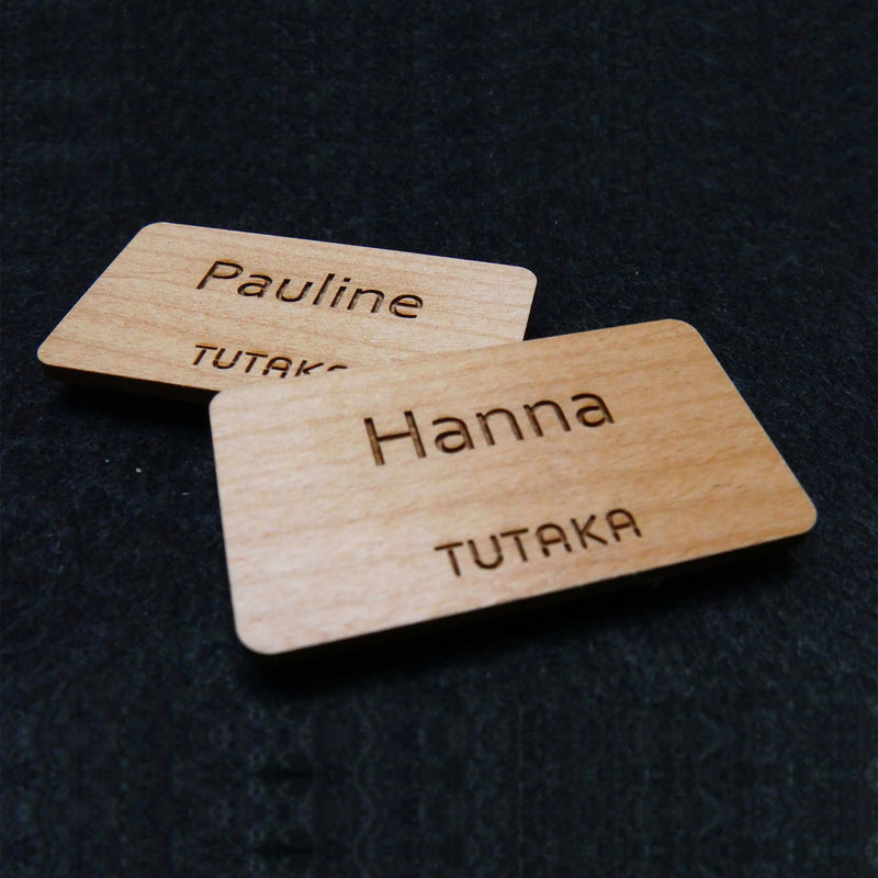 Namensschilder aus Holz mit Magnethalterung
