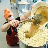 Popcorn Zutaten vermengen
